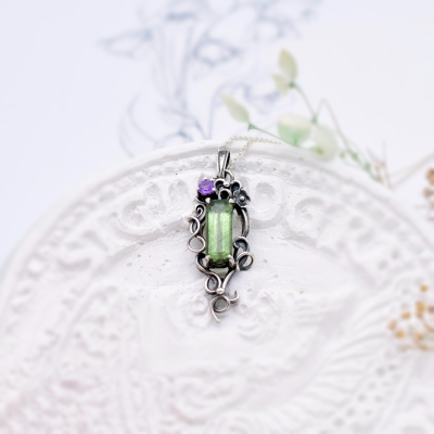 Wisiorek w Secesyjnym Stylu